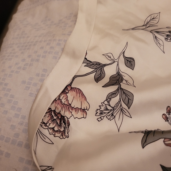 Reitmans satin style blouse, size L - Picture 5 of 10